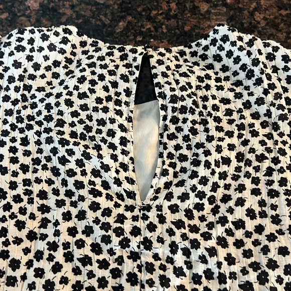 H&M black and cream, floral dress size medium - Picture 5 of 5